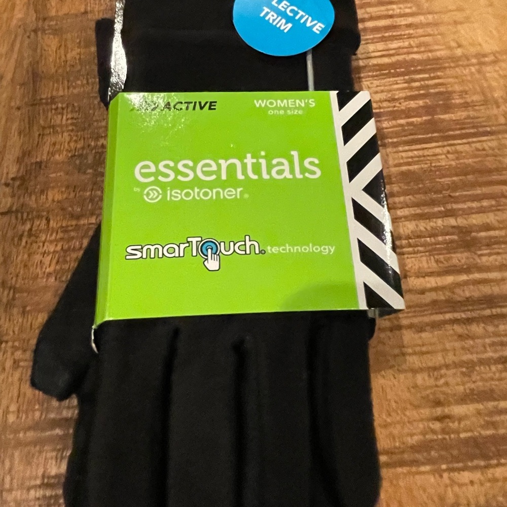 Essentials by isotoner women’s black gloves